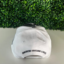 Load image into Gallery viewer, Essential crew chain stitch white/white camo