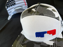 Load image into Gallery viewer, Essential crew chain stitch white/white camo